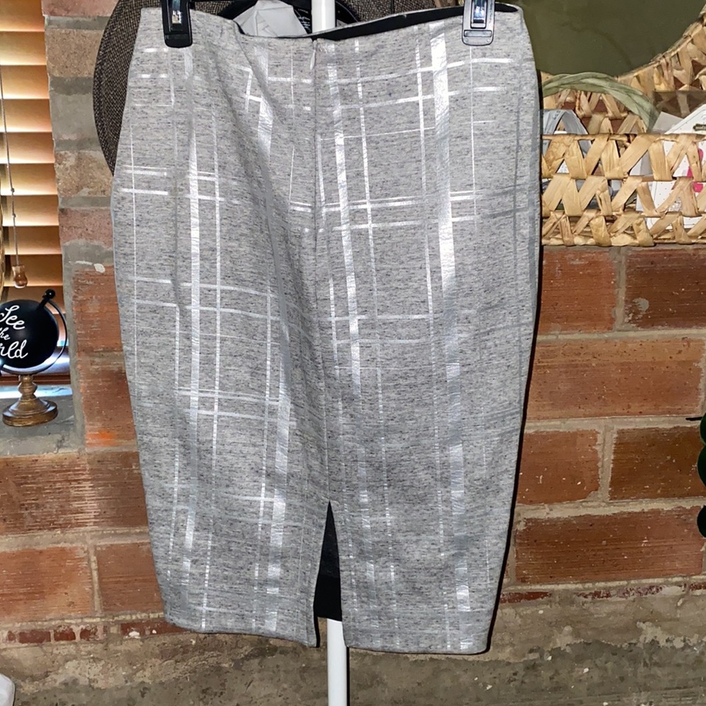Elizabeth And James Skirt View 2